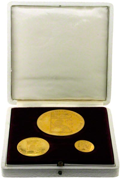 1965 Churchill Gold Medallion Three Coin Set in Presentation Box