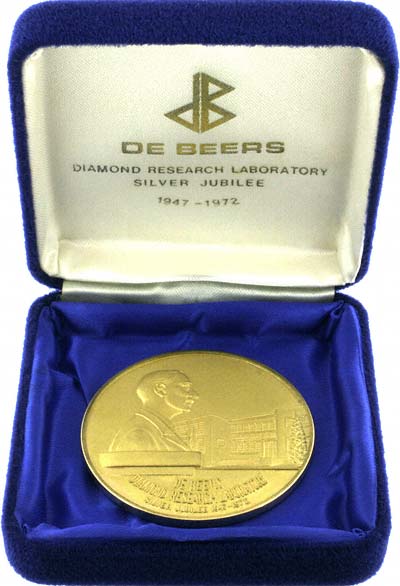 De Beers Diamond Research Laboratory 1947 - 1972 Silver Jubilee Gold Medallion in Box